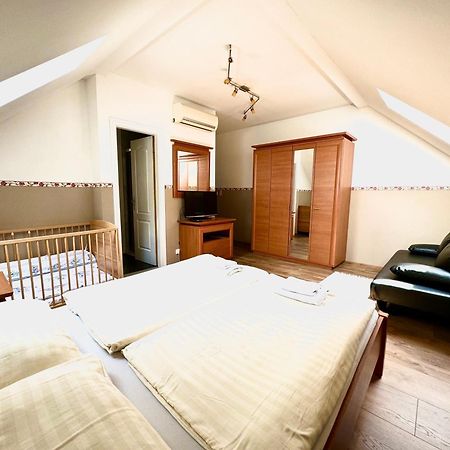 Ferienwohnung Privat Adriana Kremnitz Exterior foto