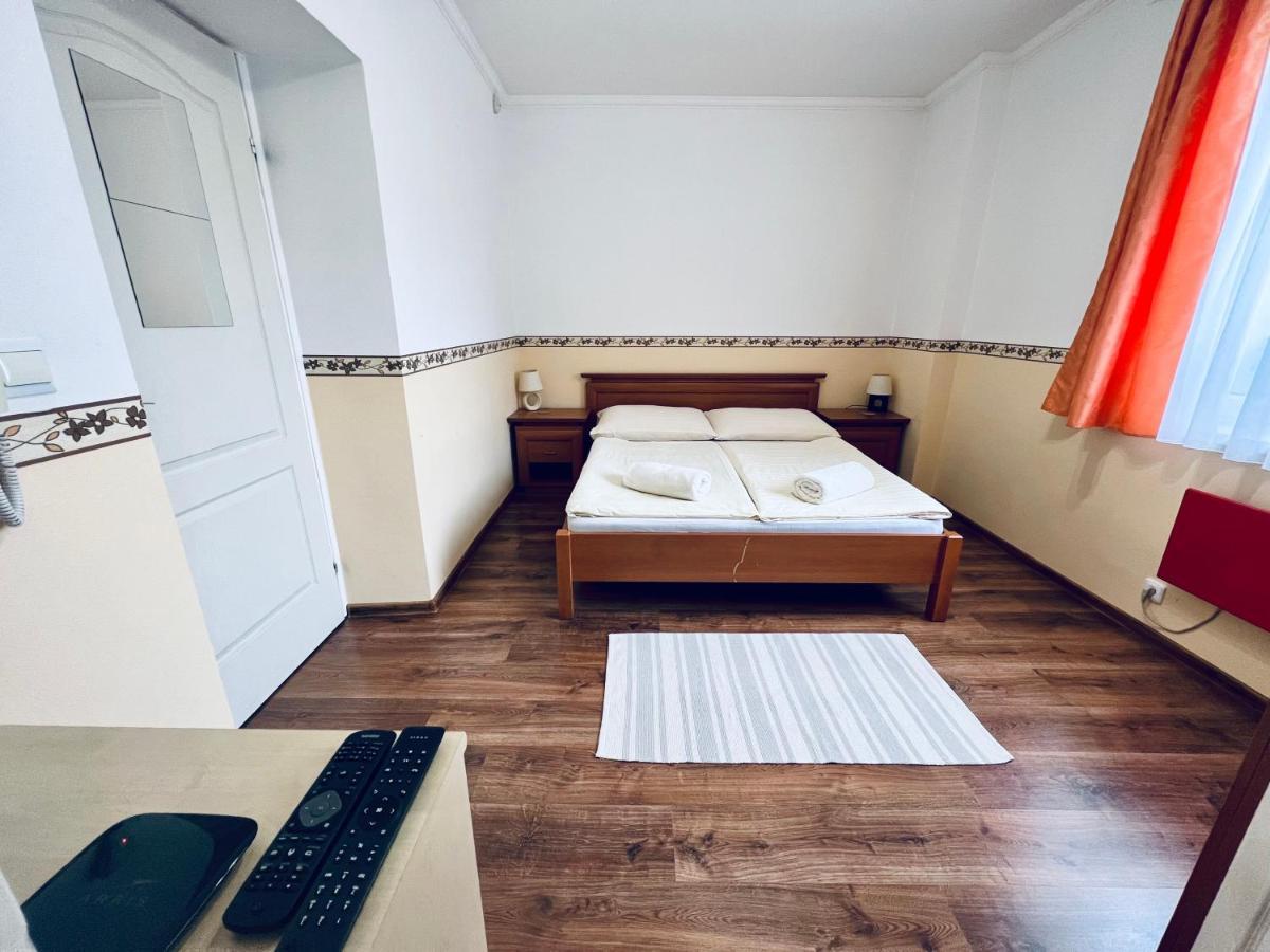 Ferienwohnung Privat Adriana Kremnitz Exterior foto
