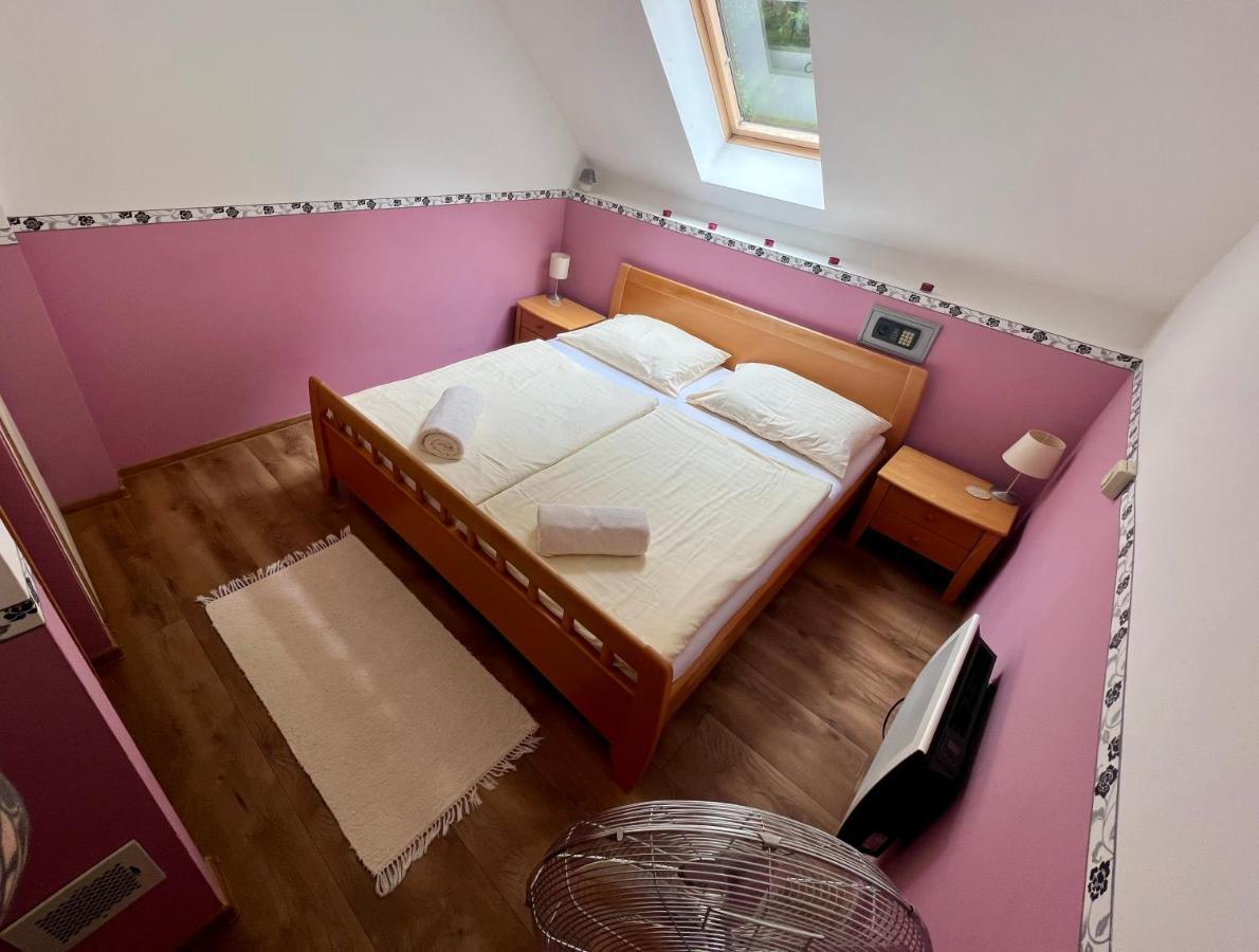 Ferienwohnung Privat Adriana Kremnitz Exterior foto