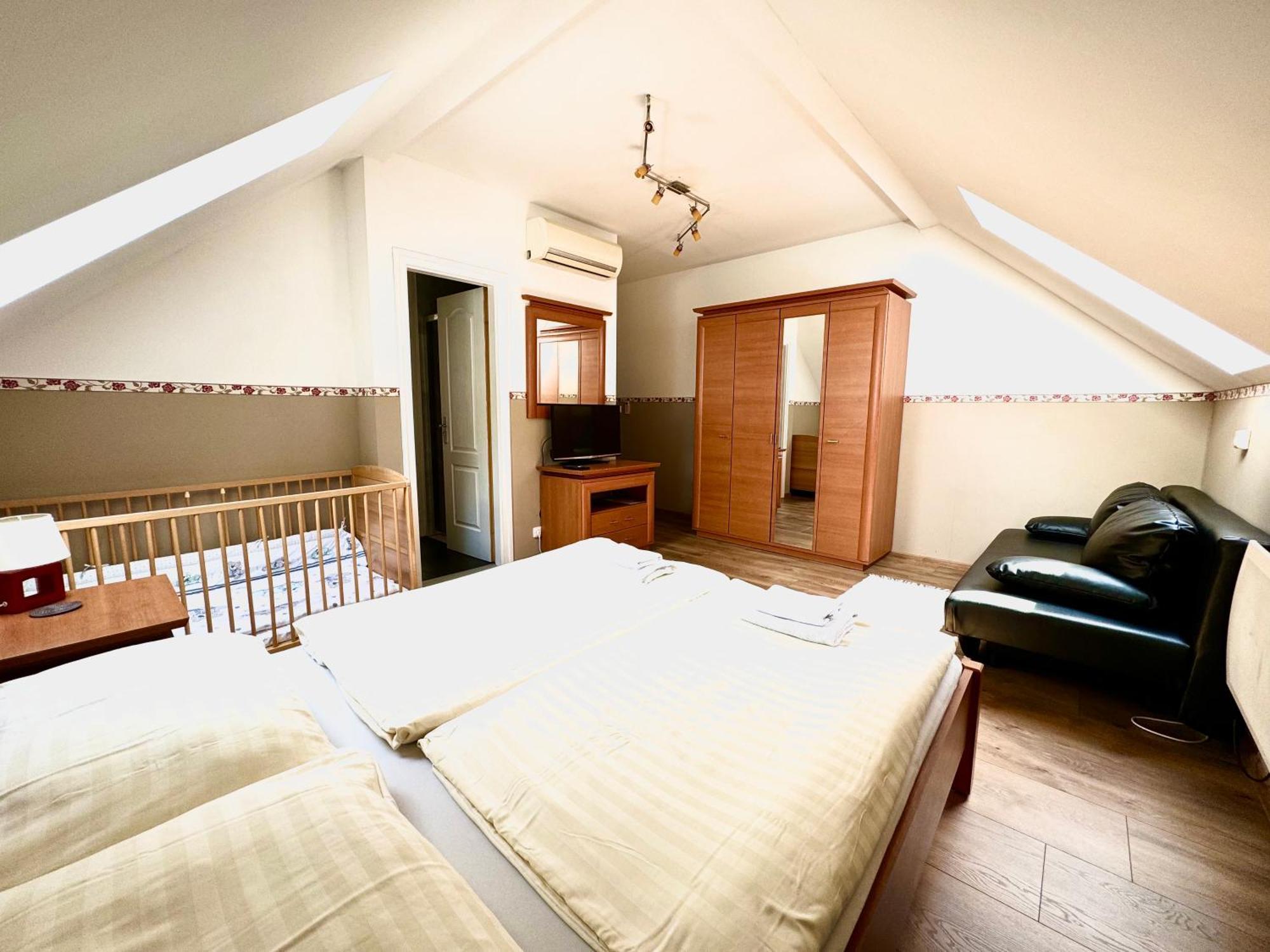 Ferienwohnung Privat Adriana Kremnitz Exterior foto
