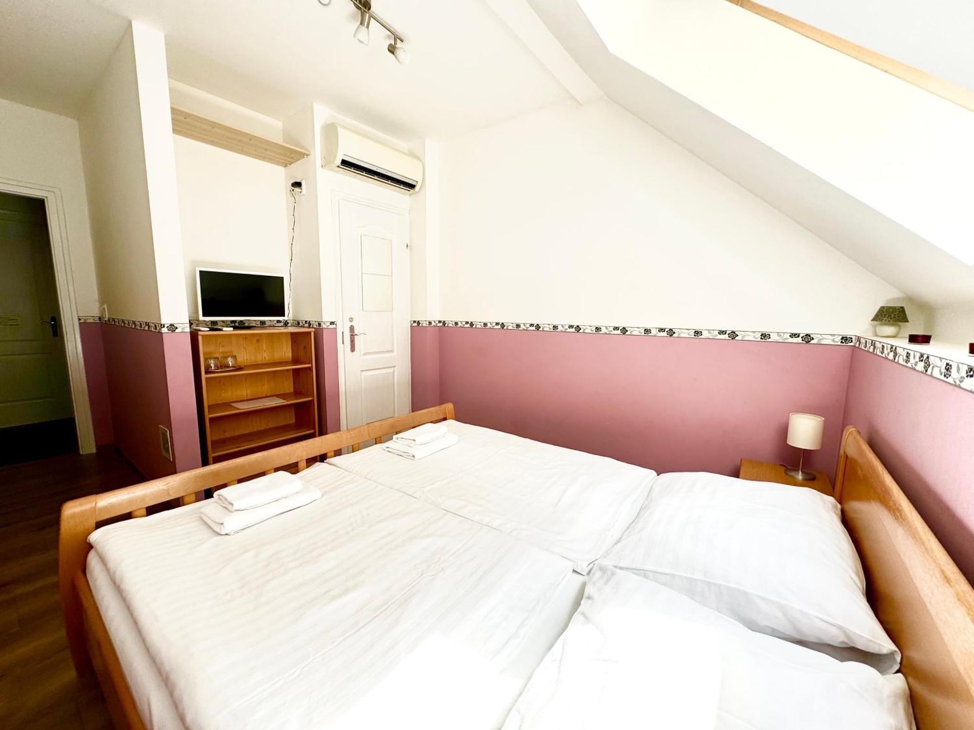 Ferienwohnung Privat Adriana Kremnitz Exterior foto